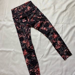 Size 6 discontinued Lululemon Leggings 25” inseam